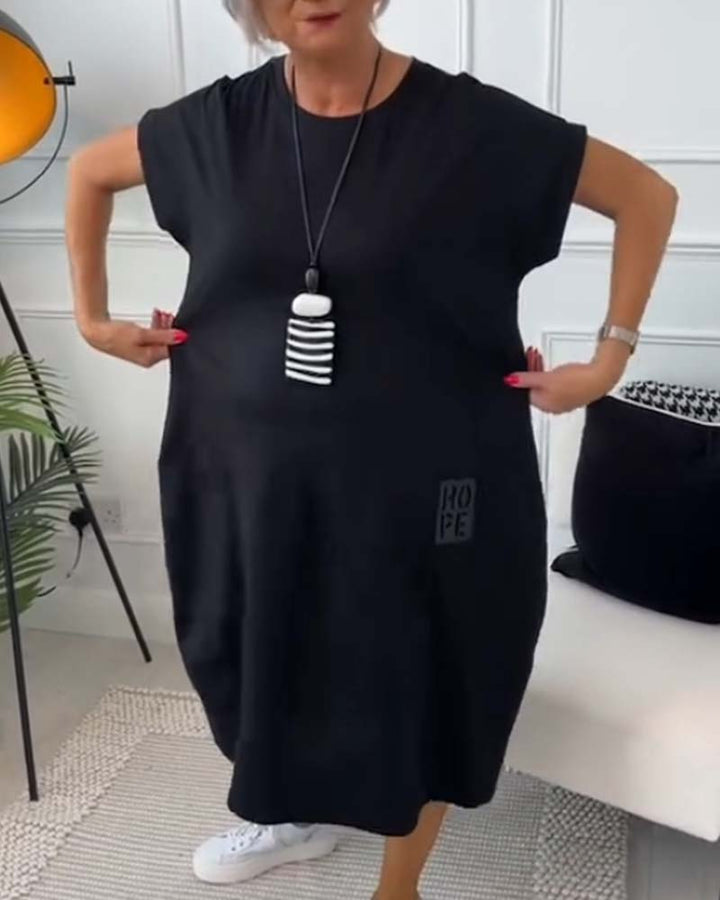 Robe midi femme oversize confortable, manches courtes, col rond, imprimé lettres. Style décontracté.