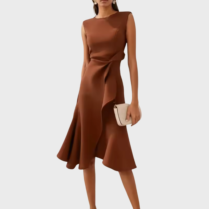 Chic robe midi femme, drapé asymétrique, coupe ajustée flatteuse pour événements spéciaux.