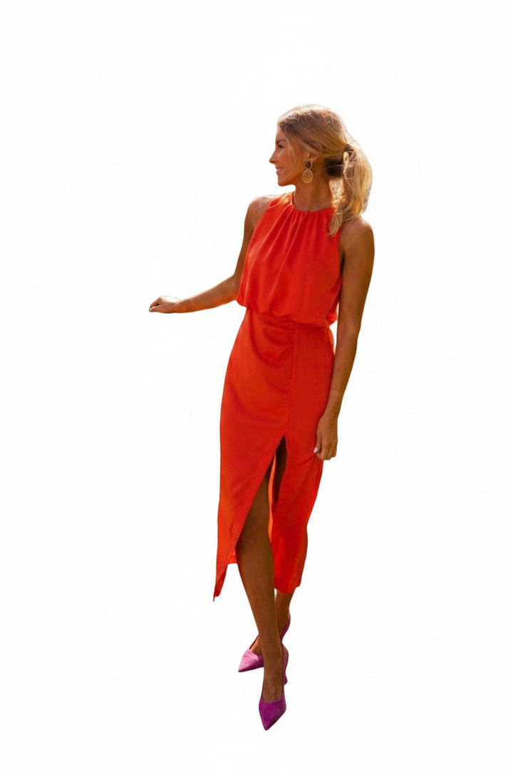Robe midi femme élégante sans manches avec fente latérale, col rond, parfaite pour l'été chic.
