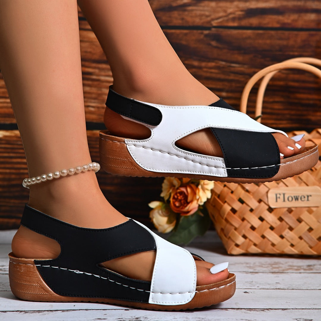 Chaussures d'été femme bicolores compensées, style décontracté-élégant et polyvalentes.