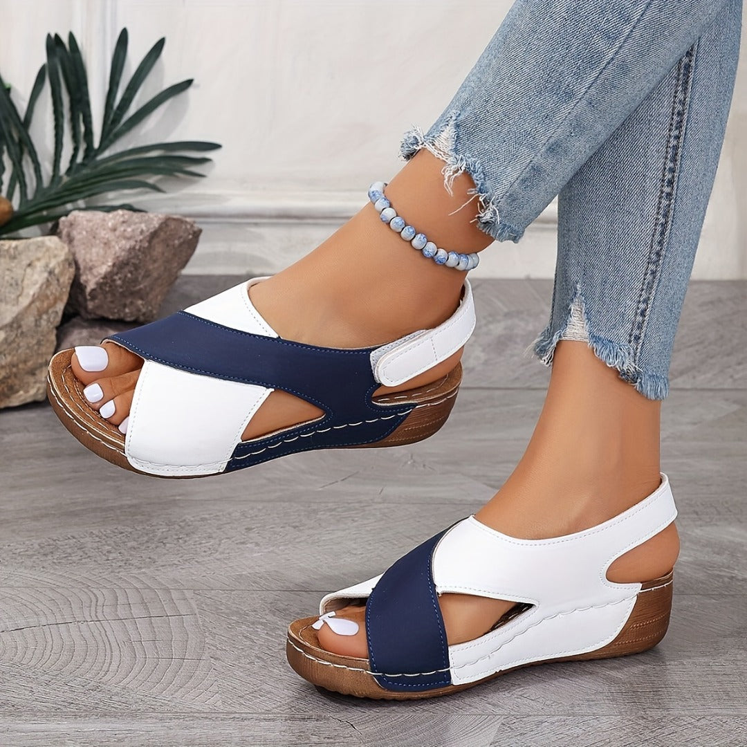 Chaussures sandales femme bicolores ergonomiques, compensées, pour un confort durable.