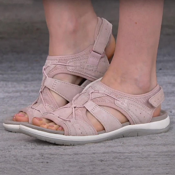 Chaussures confortables femme. Sandales orthopédiques, lanières larges ajustables par velcro.