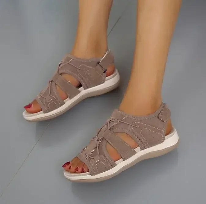 Sandales d'été ajustables par velcro pour femme, orthopédiques. Offrent un grand confort quotidien.