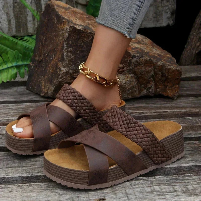 Chaussures été femme à plateforme, sandales mules tressées confortables et élégantes, style bohème.