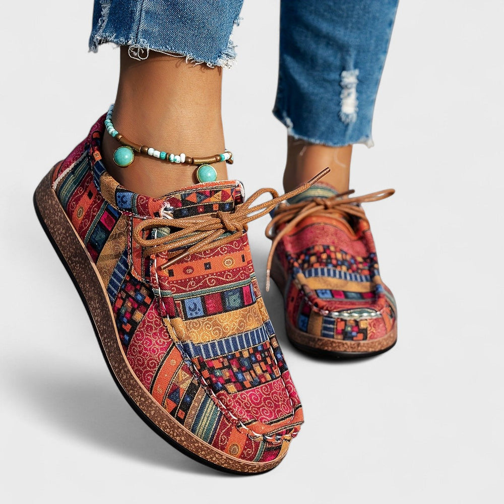 Chaussures plateforme femme style bohème, sneakers confort imprimé ethnique multicolore pour look casual.