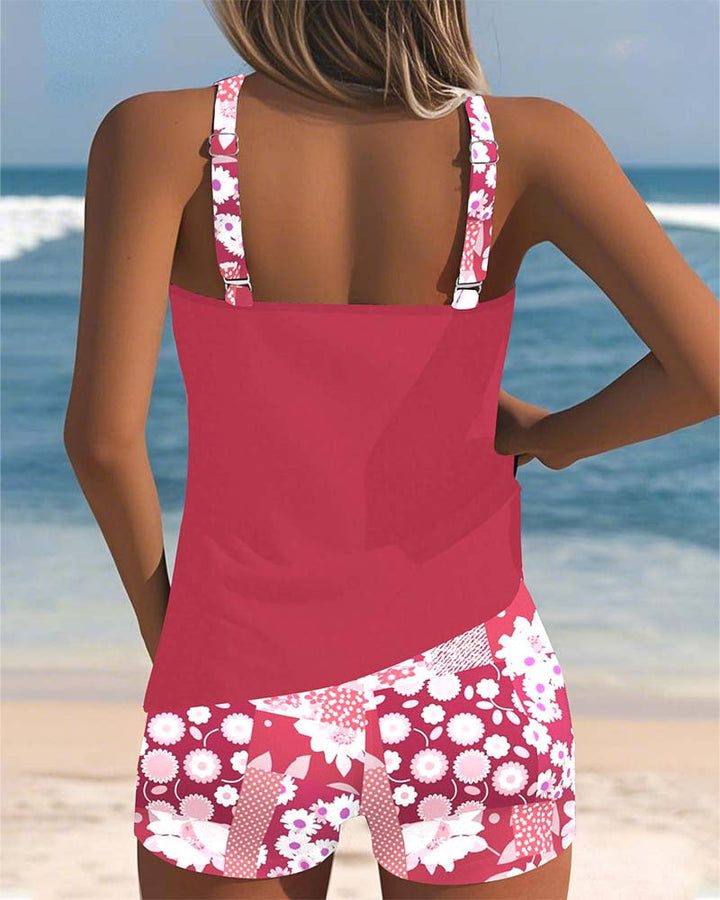 Ensemble deux pièces tankini floral, confortable et chic pour la plage.