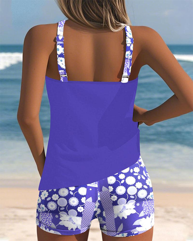 Ensemble tankini femme sans manches et short de bain floral pour l'été.