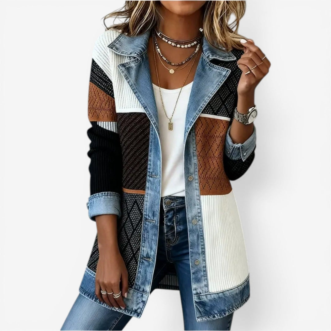 Veste chic femme à col revers. Manches longues, design hybride original, boutons. Parfaite pour la mode féminine polyvalente.