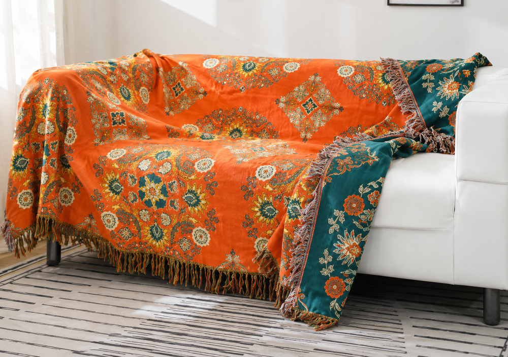 Magnifique plaid floral bohème pour canapé, ajoutant chaleur et confort à votre décoration textile maison.