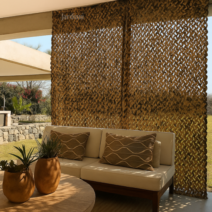 Filet de camouflage résistant UV pour ombrage extérieur. Parfait pour le jardin ou les abris temporaires.