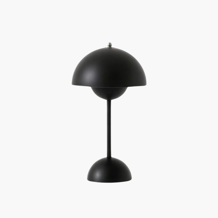 Lampe de table LED dimmable, rechargeable en métal brossé, pour une décoration unique et lumineuse.