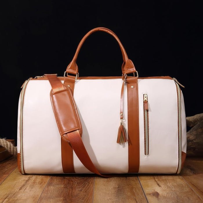 Sac de voyage léger et élégant en cuir végétalien marron. Parfait bagage à main cabine.