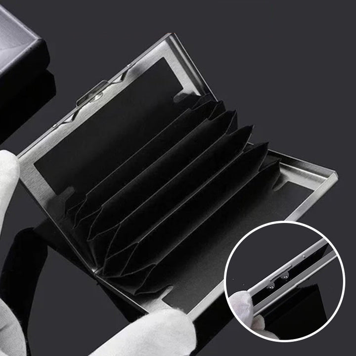 Porte-cartes RFID ultra-fin en métal argenté, protection antivol pour cartes. Compact et élégant.