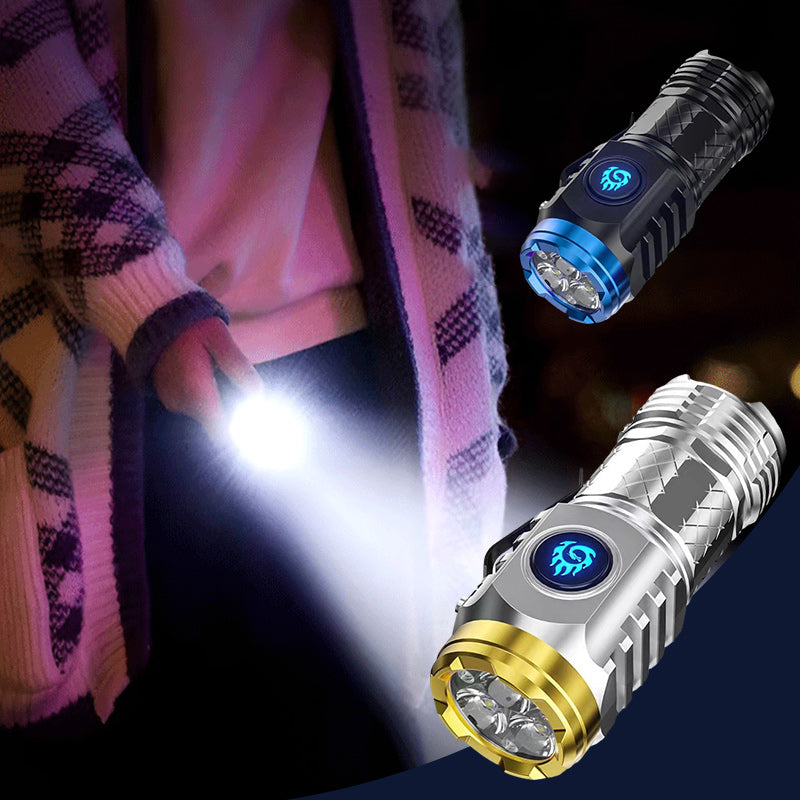Torche LED puissante pour le camping, étanche, avec corps noir résistant.