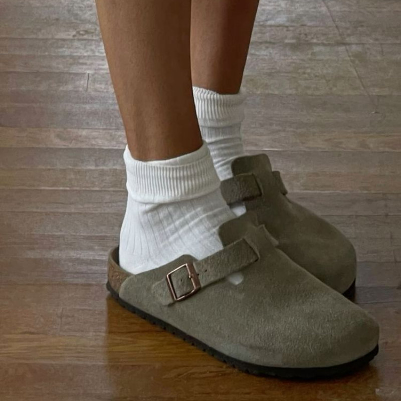 Sandales Boston unisexe, mélange parfait de confort et d'élégance. Adaptées aux tenues décontractées et formelles.
