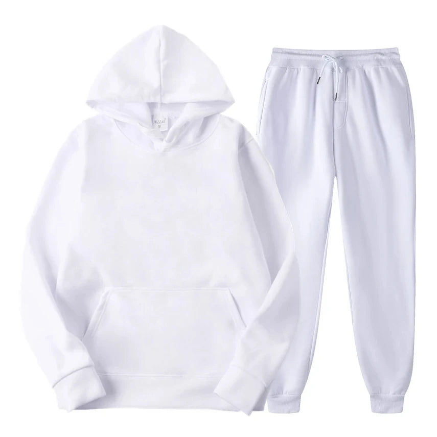Survêtement confortable homme en tissu respirant, parfait pour les activités de loisirs ou la détente à la maison.