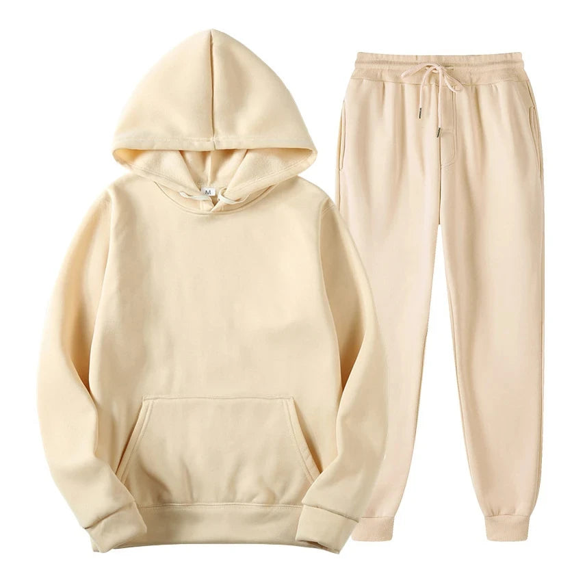 Vêtements homme casual : ensemble jogging avec sweat à capuche et pantalon assorti, style moderne et tendance.