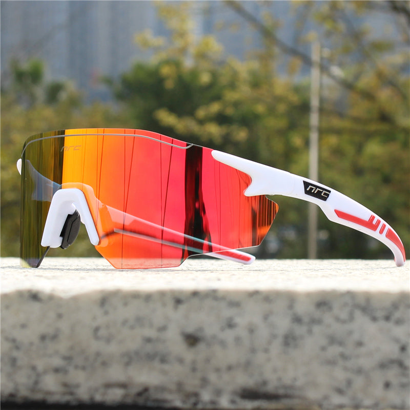 Lunettes de sport polarisées UV pour homme. Protection solaire optimale pour le cyclisme, la course et la randonnée.