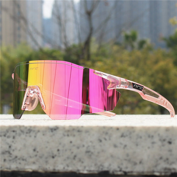 Lunettes de soleil polarisées pour homme, légères et résistantes. Protection UV complète pour sport et activités outdoor.