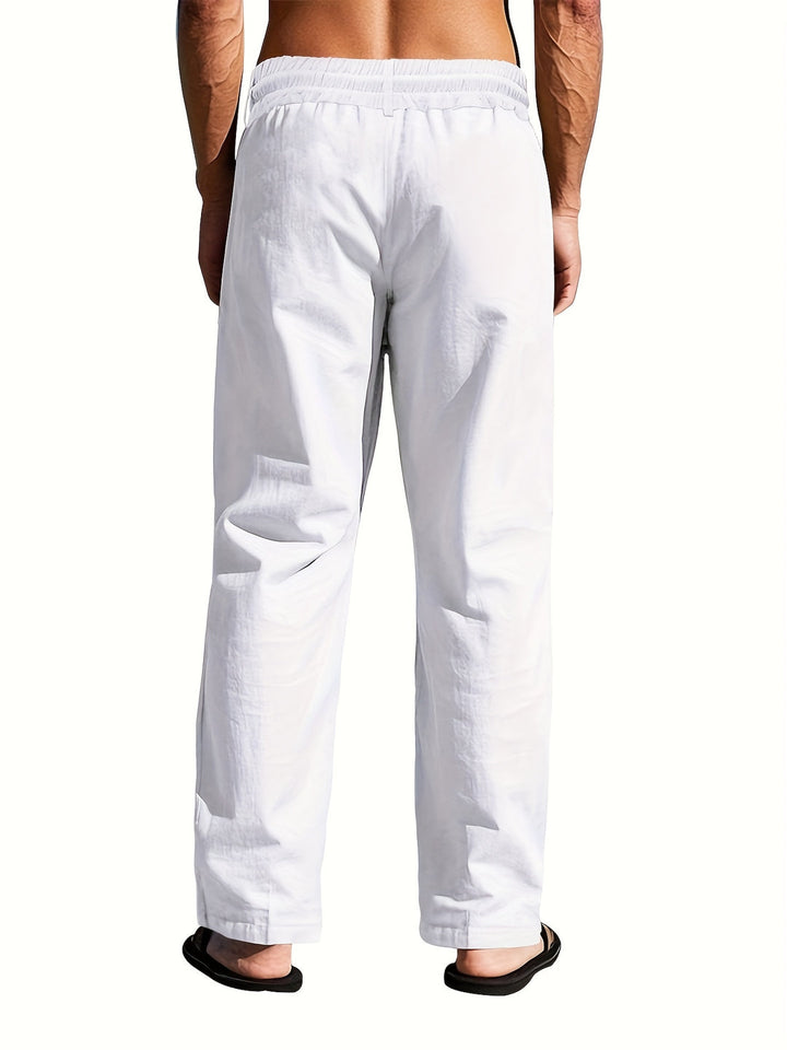 Short homme estival, essentiel mode homme d'été. Léger, confortable avec taille élastique, pour un look casual versatile.