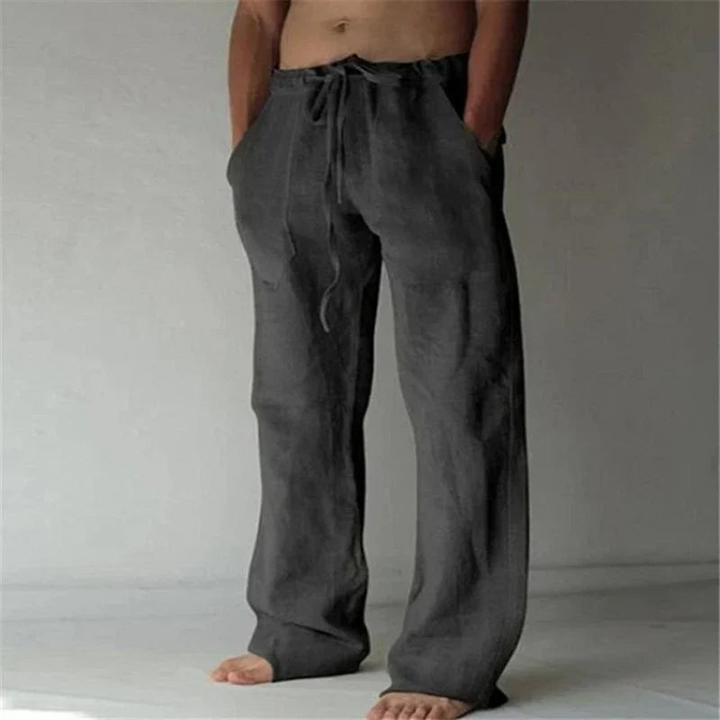 Look décontracté d'été : pantalon en lin pour homme, léger et élégant, parfait pour la plage ou les sorties estivales.