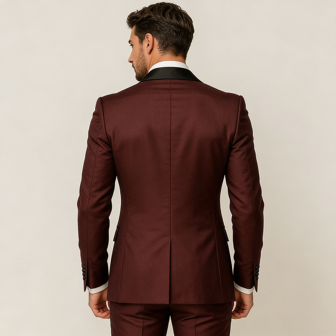 Mode masculine: Costume 3 pièces bordeaux. Élégant pour cérémonie, mariage, tenue de soirée.