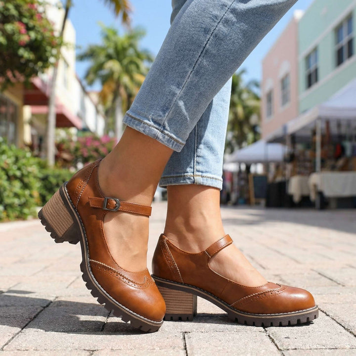 Mary Jane femme en cuir souple, bout rond, talon confortable, style vintage polyvalent.