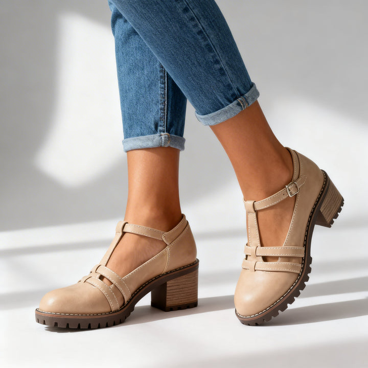 Profil latéral de mocassins femme rétro T-strap à talon bloc, offrant un confort élégant et une bonne stabilité.