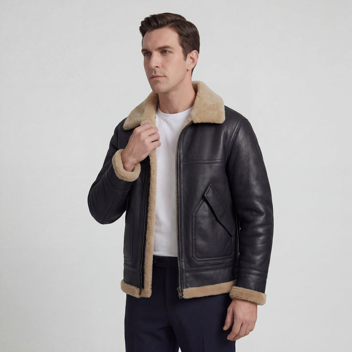 Manteau homme hivernal robuste et décontracté. Offre une protection essentielle pour les activités extérieures par temps froid.