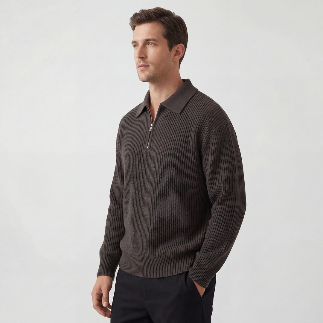 Pull homme confortable en maille tricotée, zippé, coupe ample parfaite pour l'automne.
