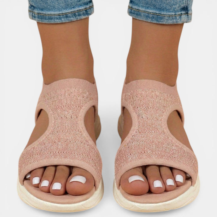 Sandales à enfiler pour femmes, confortables et orthopédiques, idéales pour le soutien quotidien du pied.