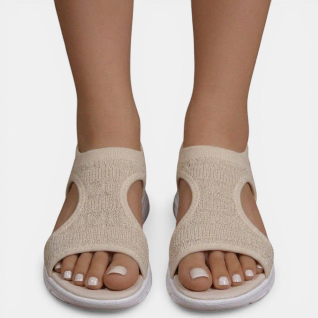 Sandales orthopédiques femme, design à enfiler, confortables et décontractées pour l'été.