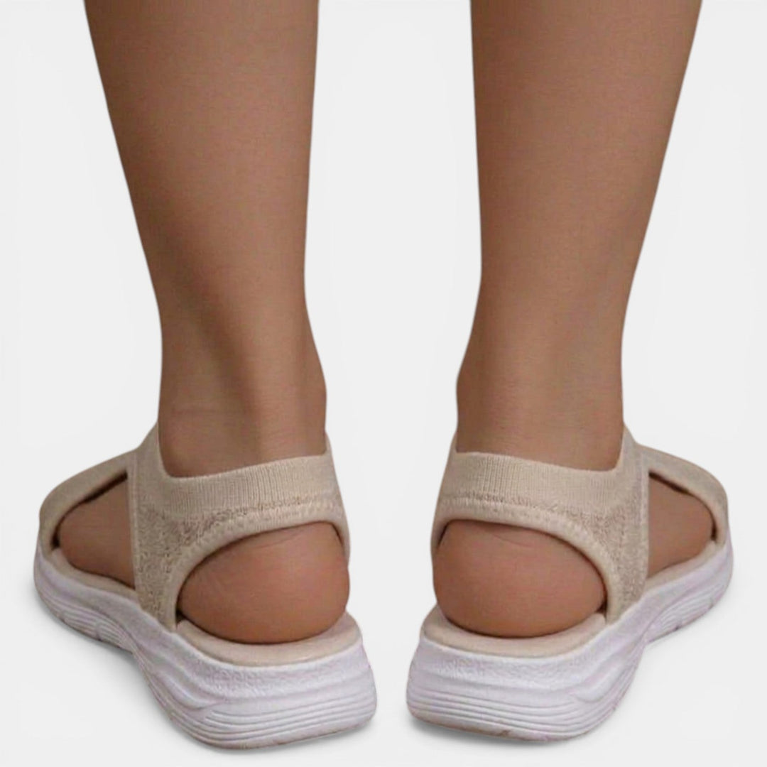 Chaussures d'été femme, sandales plates et confortables, avec soutien orthopédique intégré.