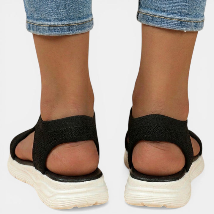 Sandales confortables femme, soutien voûte et design plat à enfiler, parfaites pour l'été.