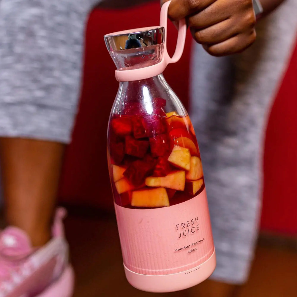 Blender compact noir pour préparer des smoothies et jus, idéal pour la cuisine, le sport ou les déplacements.
