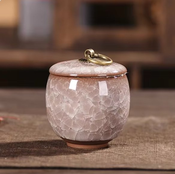 Urne funéraire céramique pour chien, un pot élégant pour les cendres de votre meilleur ami.