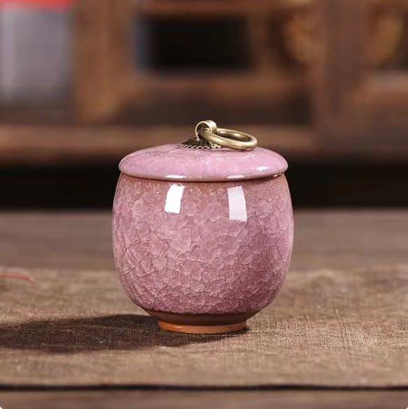 Urne pour cendres d'animaux en céramique, design unique, pour un souvenir éternel.