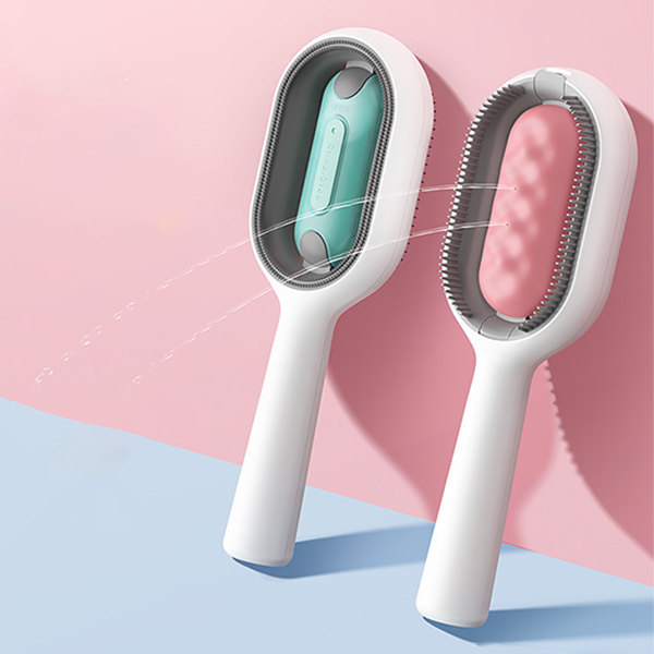 Peigne brosse pour animaux montrant les poils morts retirés. Un démêlant hydratant pour un pelage sain et brillant.