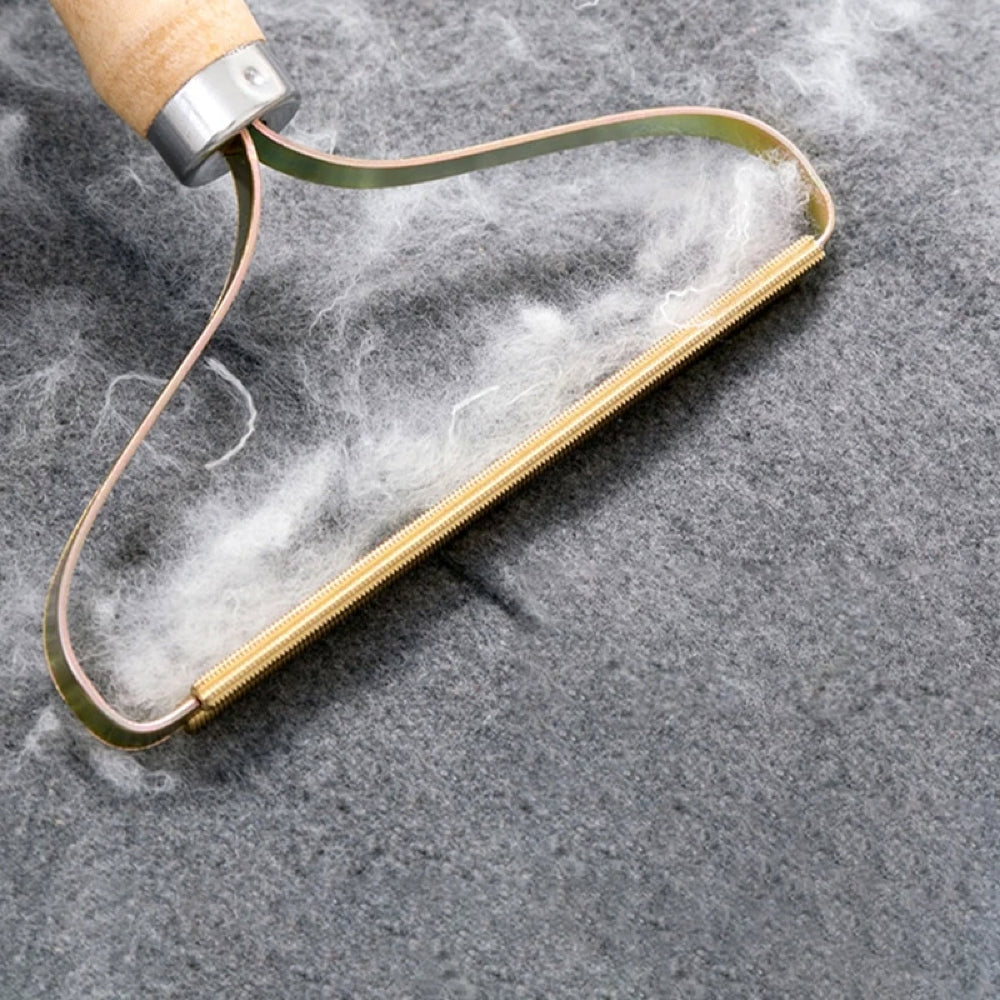 Outil de nettoyage réutilisable pour retirer poils d'animaux et peluches, entretien textile facile.
