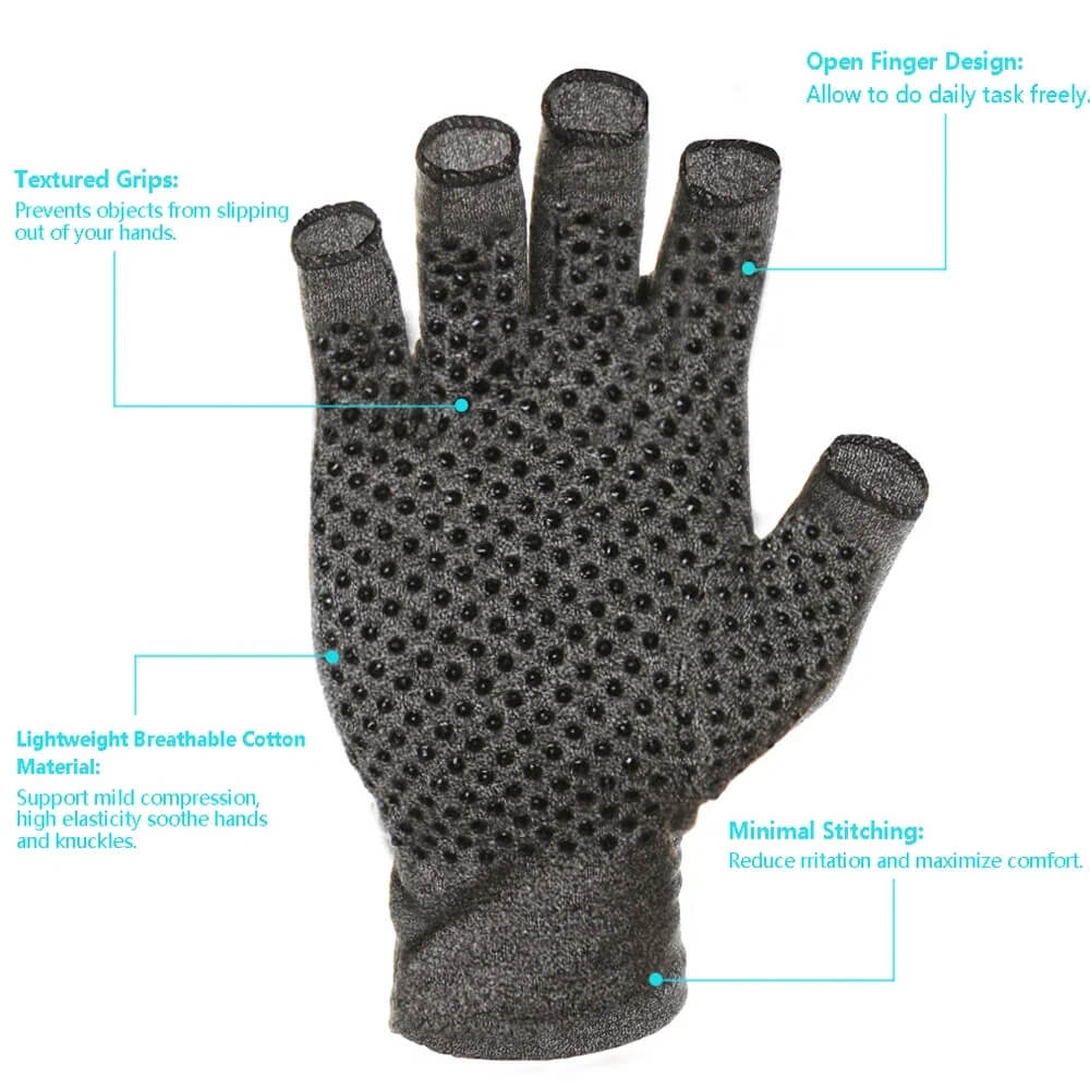 Mains portant des gants de compression confortables pour l'arthrite, réduisant la douleur et améliorant le bien-être.