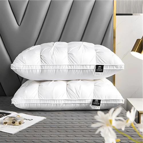 Expérimentez le luxe du coussin Aurélie en pur duvet d'oie pour un soutien moelleux et un sommeil divin.
