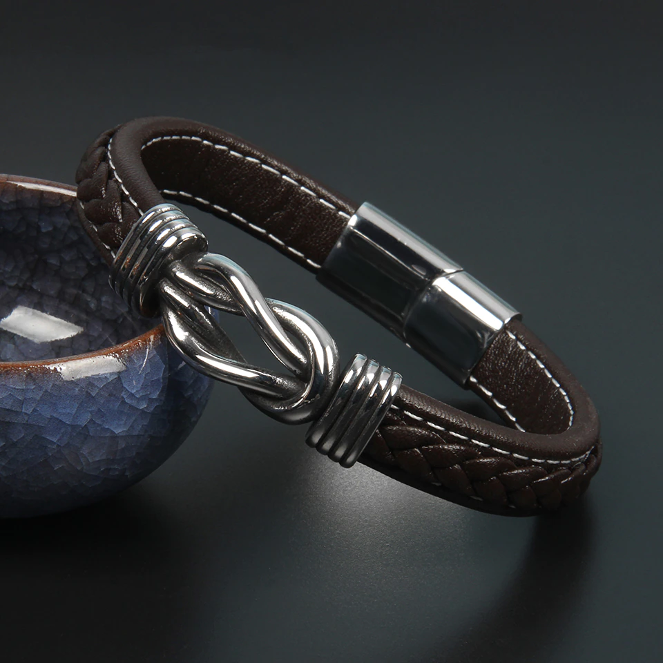 Bracelet élégant marron avec nœud infini, bijou unisexe pour toute occasion.