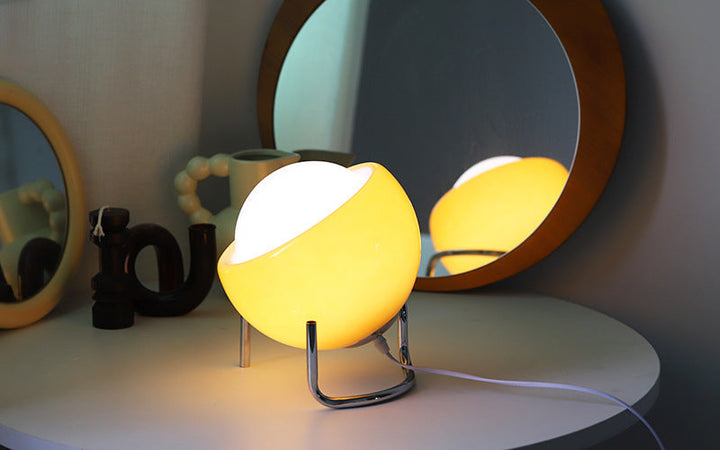 Lampe de chevet rétro en verre, éclairage d'appoint scandinave et chaleureux.