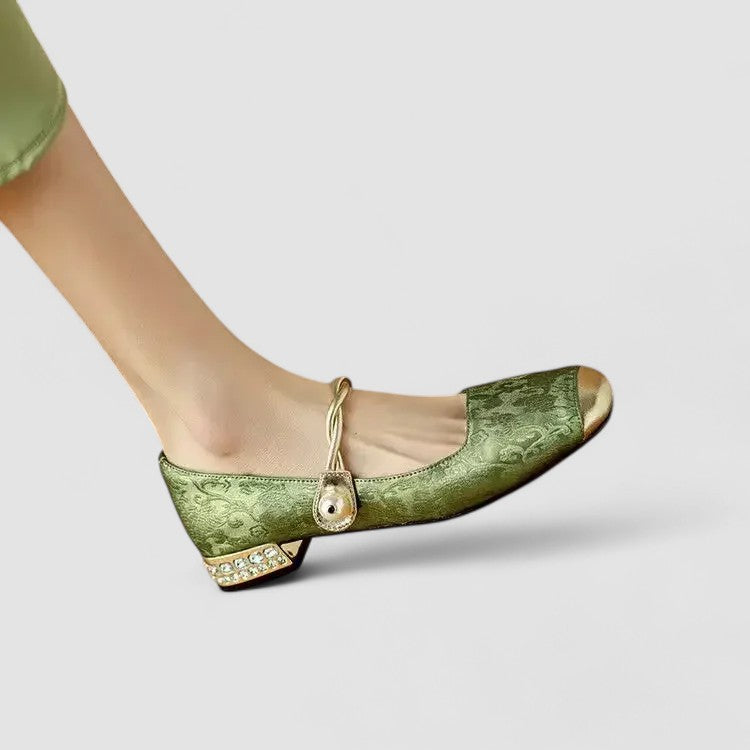Chaussures orthopédiques Mestelle, bout métallique, élégantes et modernes pour femmes.