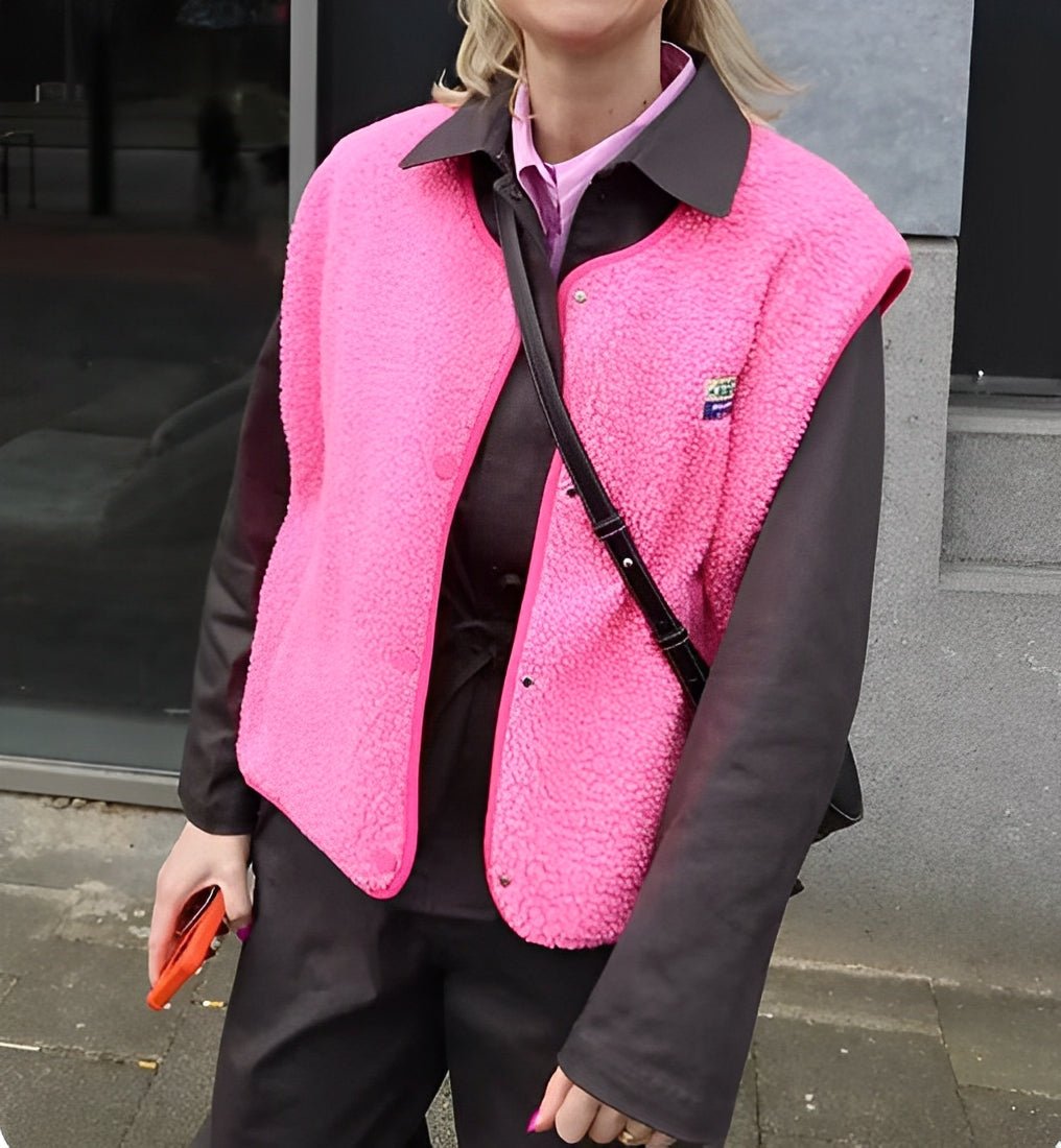 Veste sans manches femme en laine d'agneau, apportant confort et chaleur élégante.