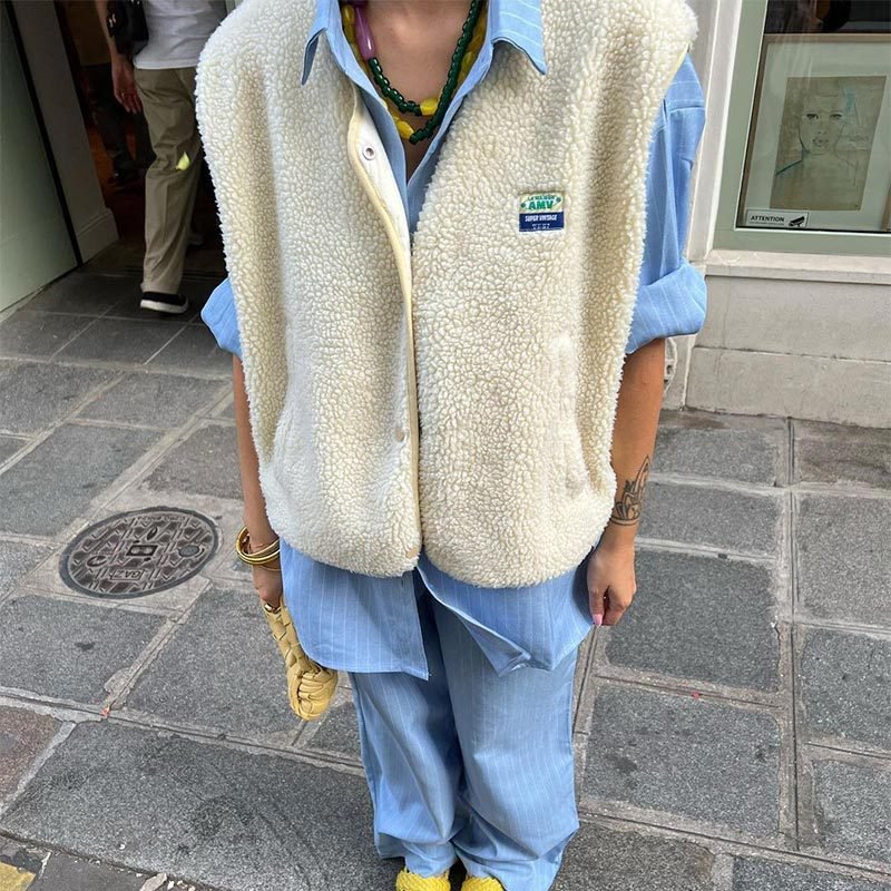 Gilet élégant femme en laine d'agneau, sans manches, parfait pour superposer vos tenues.