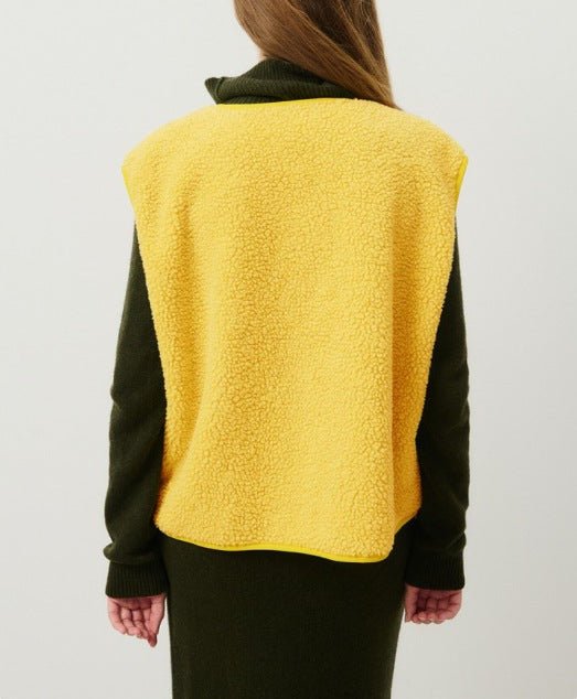 Laine d'agneau: gilet femme élégant et chaud, parfait pour la saison froide et stylée.
