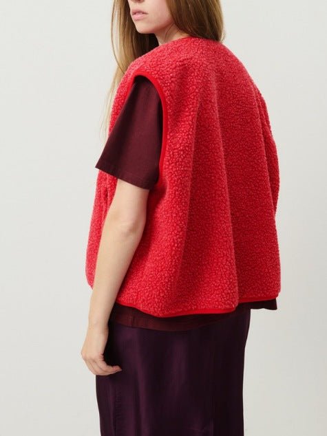 Veste sans manches femme confortable en laine d'agneau, parfaite pour l'hiver mode.