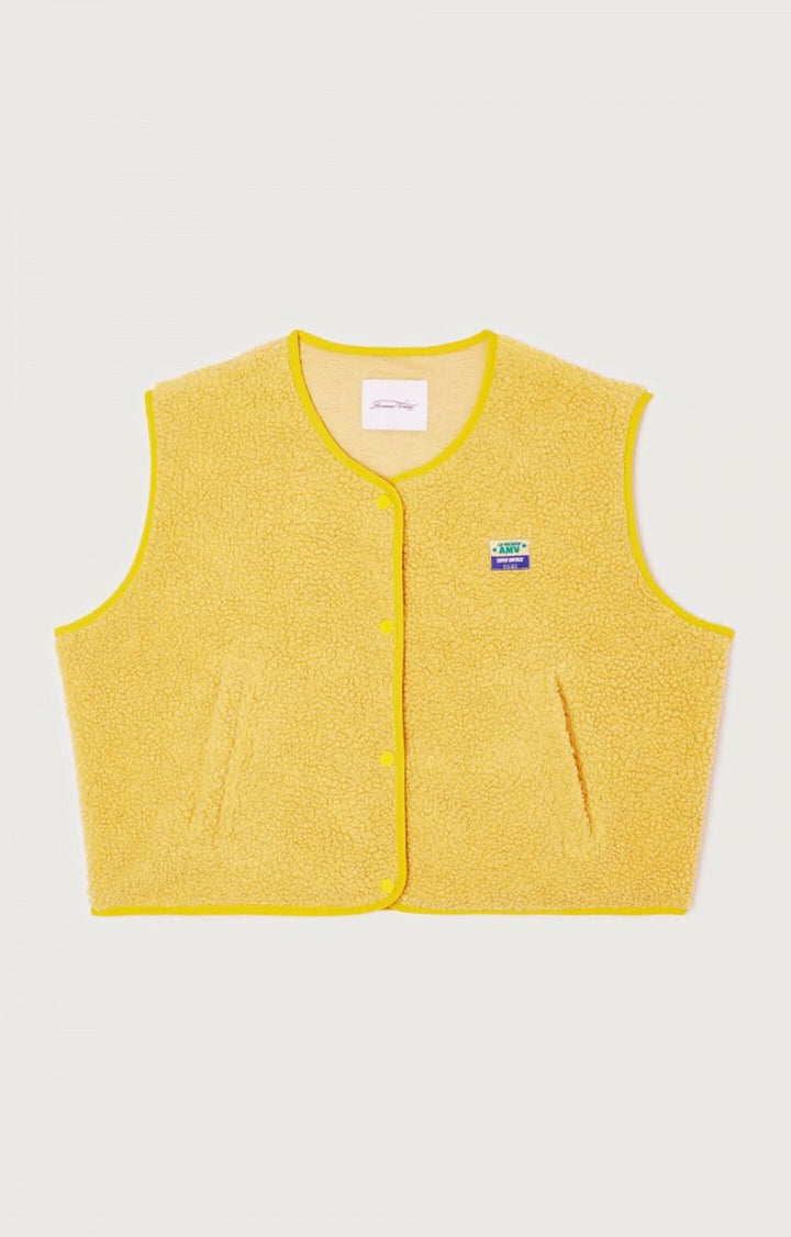 Gilet mode femme en laine d'agneau, doux au toucher, confortable et chic à porter.