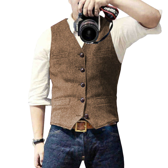 Gilet homme moderne, ajusté et chic. Parfait pour ajouter une touche élégante à toute tenue masculine.
